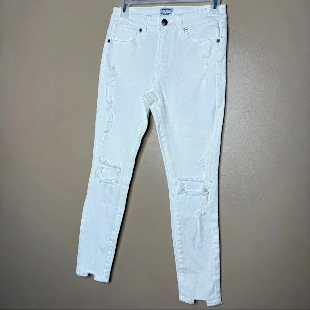 White Birch Distressed White Skinny Jeans Ripped Knee Raw Hem Womens Size S Chic